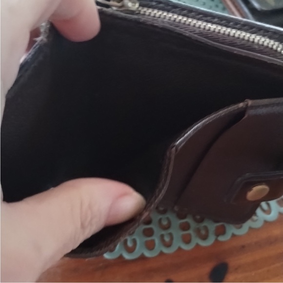 Louis Vuitton small zip wallet. Great size for any occasion and bag - Picture 4 of 10